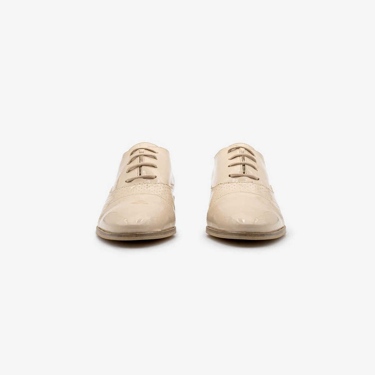 Richelieu Beige brillant pour femmes Aïko - Image 3