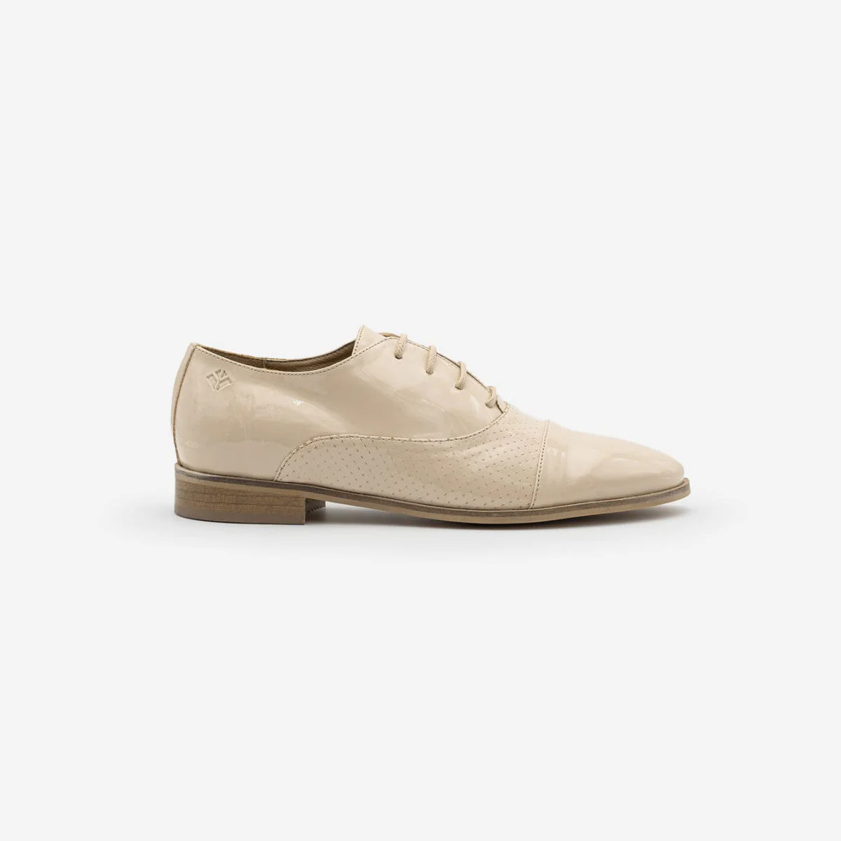 Richelieu Beige brillant pour femmes Aïko - Image 6
