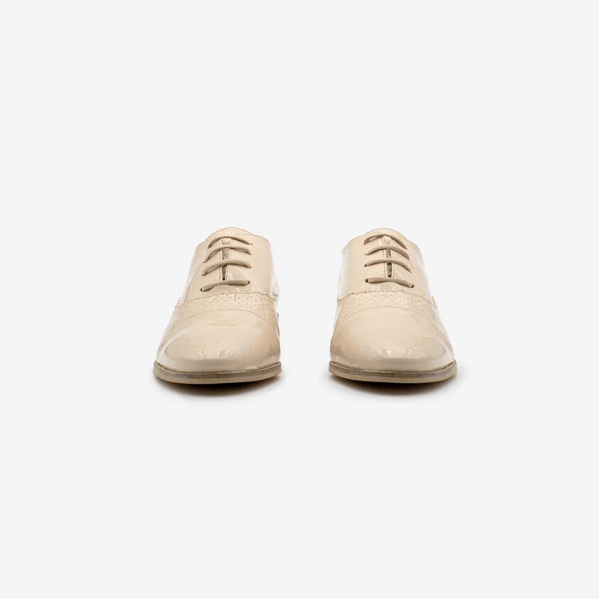 Richelieu Beige brillant pour femmes Aïko - Image 8