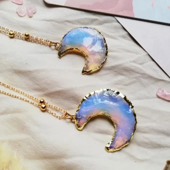 Collier doré Lune avec Opalite - La Femme Or - Image 5