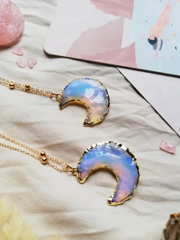 Collier doré Lune avec Opalite - La Femme Or - Image 7